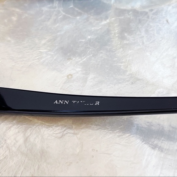 Ann Taylor Classic Black Rectangle Sunglasses with Case - Picture 9 of 15